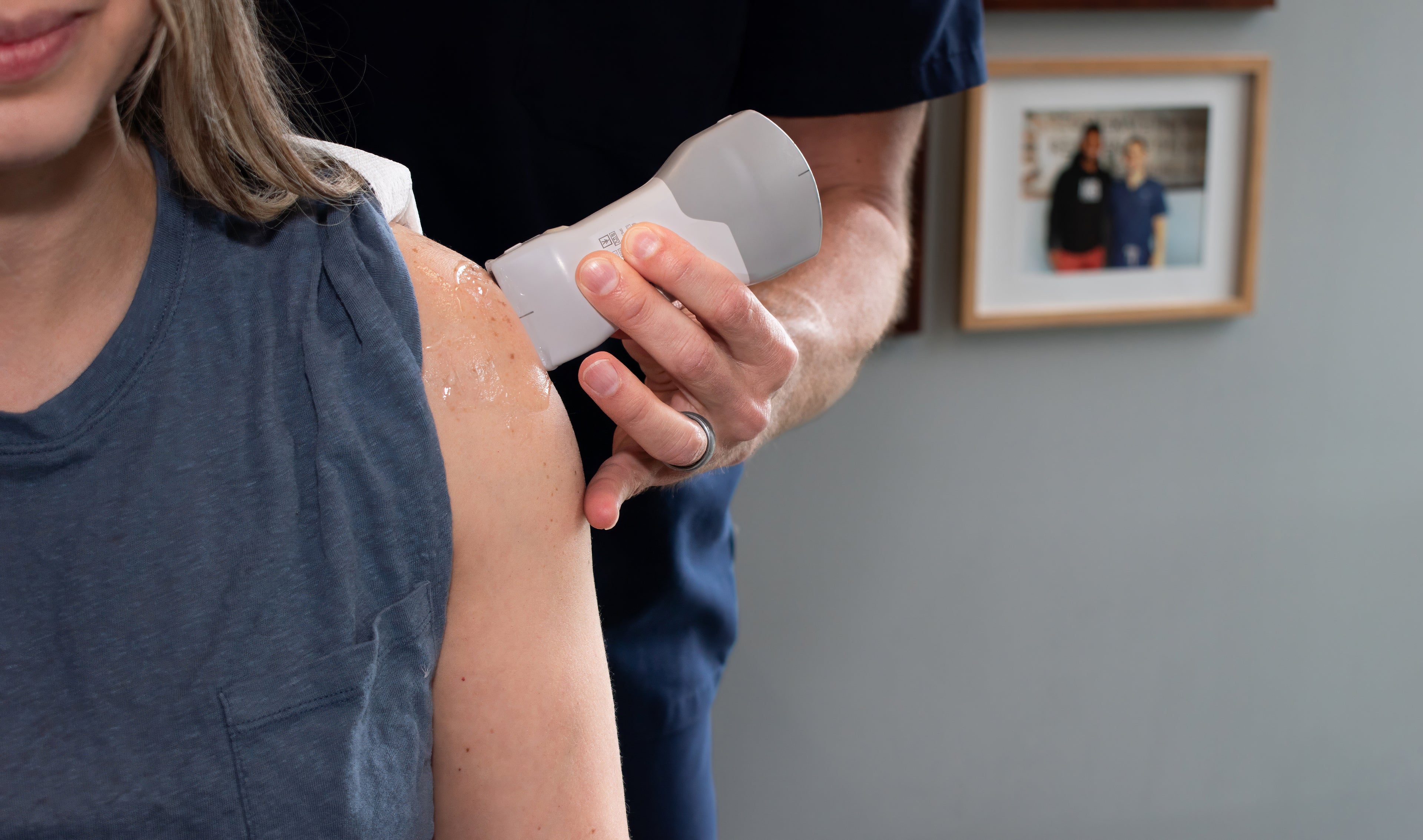 Person receiving ultrasound guidance on their arm with a blurred background